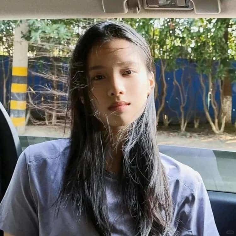 女明星张婧仪氛围感复古头像图_11