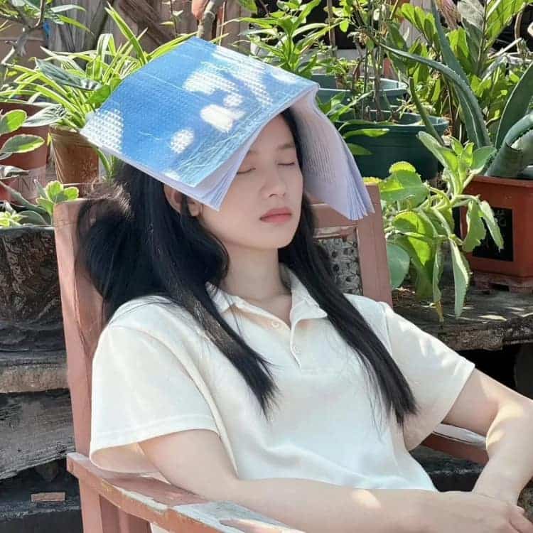 女明星张婧仪氛围感复古头像图_12