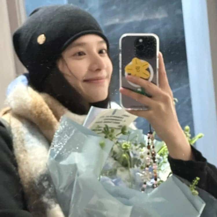 女明星张婧仪氛围感复古头像图_17