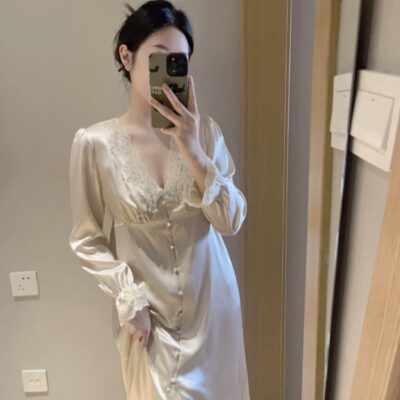 情侣晚上做运动的时候穿什么衣服图片演示