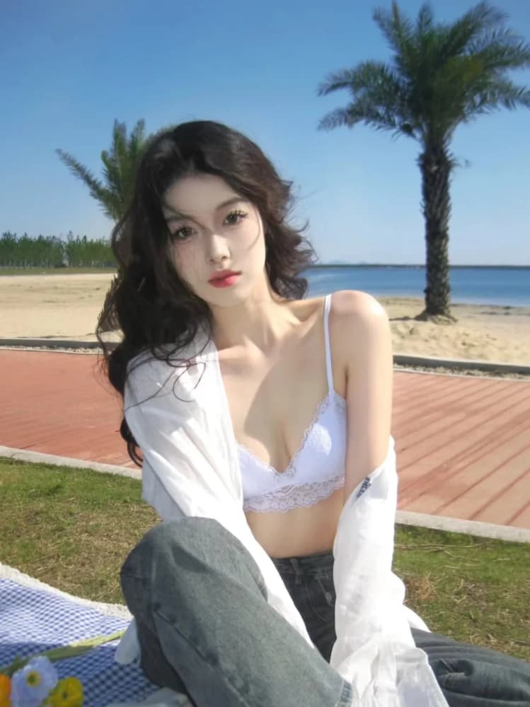女士穿蕾丝内衣晒太阳图片_3