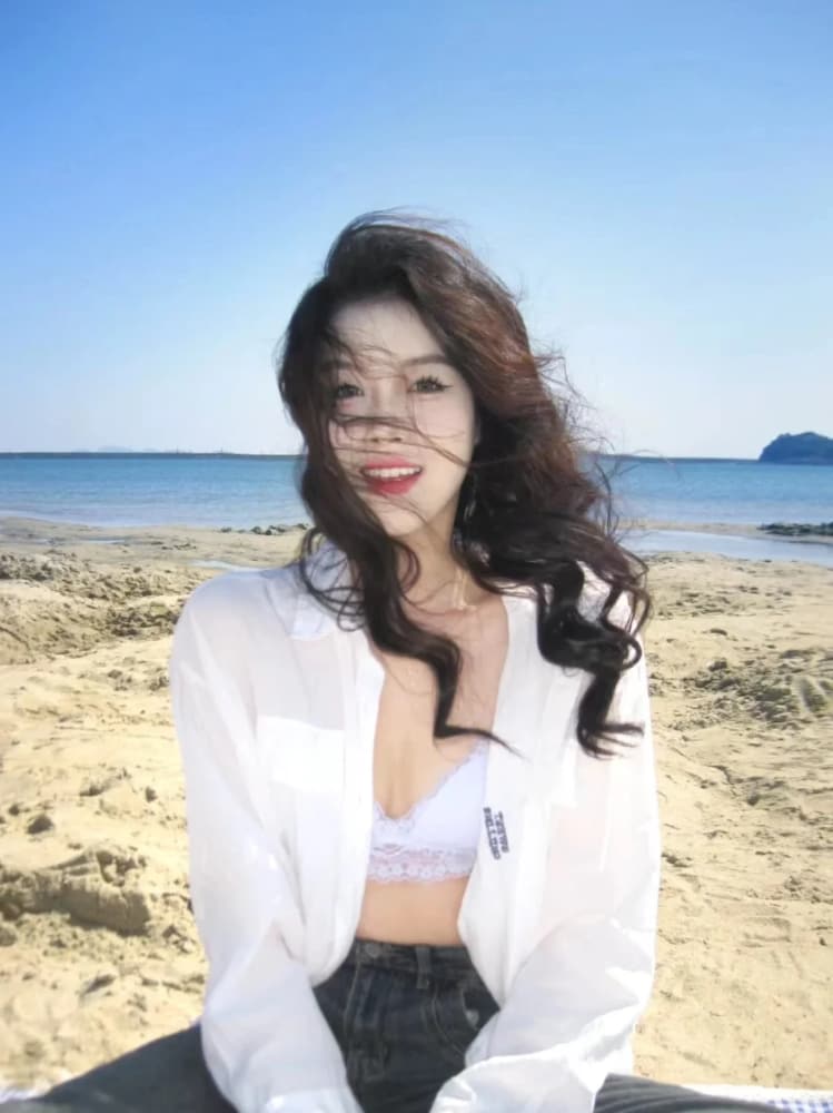 女士穿蕾丝内衣晒太阳图片_5