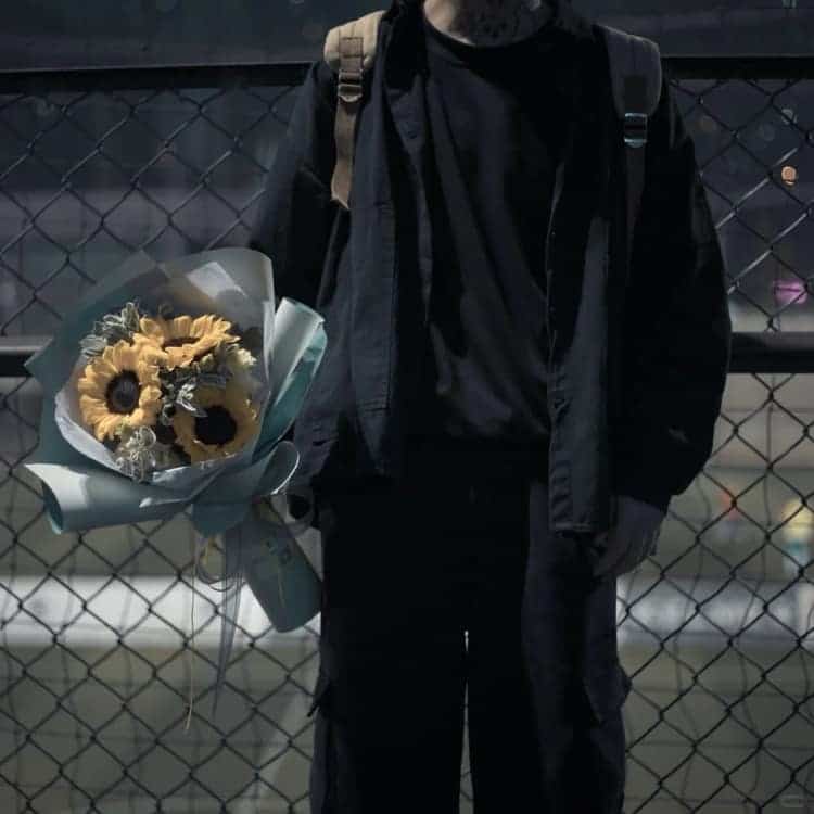 男生拿花真人部位头像 氛围感男头_6