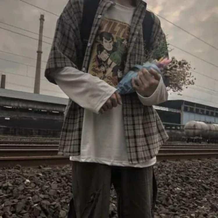男生拿花真人部位头像 氛围感男头_10