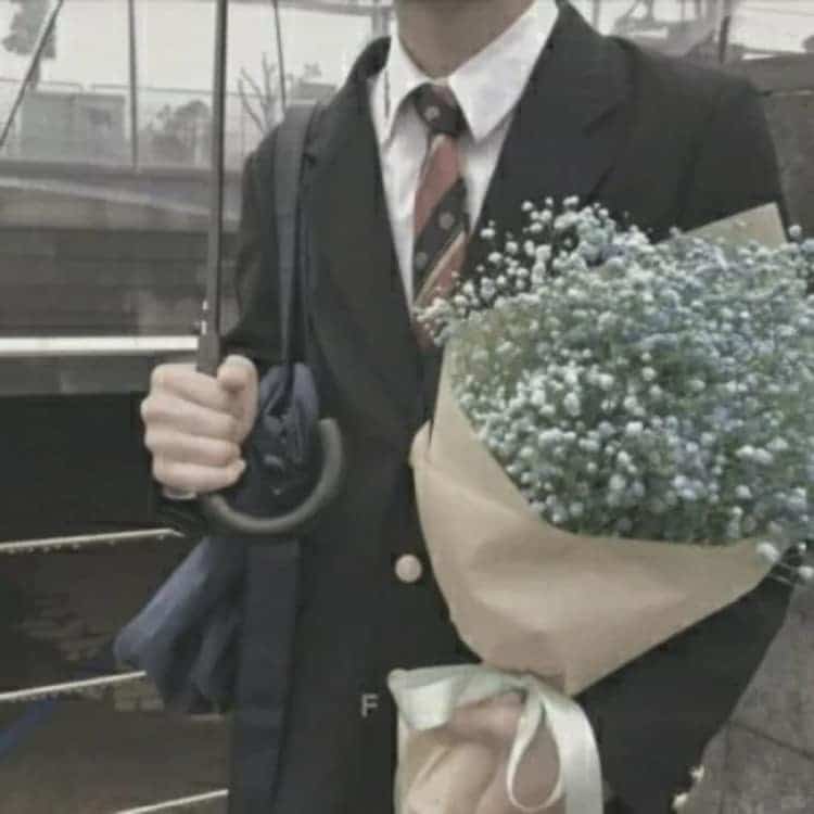 男生拿花真人部位头像 氛围感男头_11