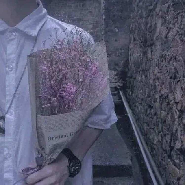 男生拿花真人部位头像 氛围感男头_18
