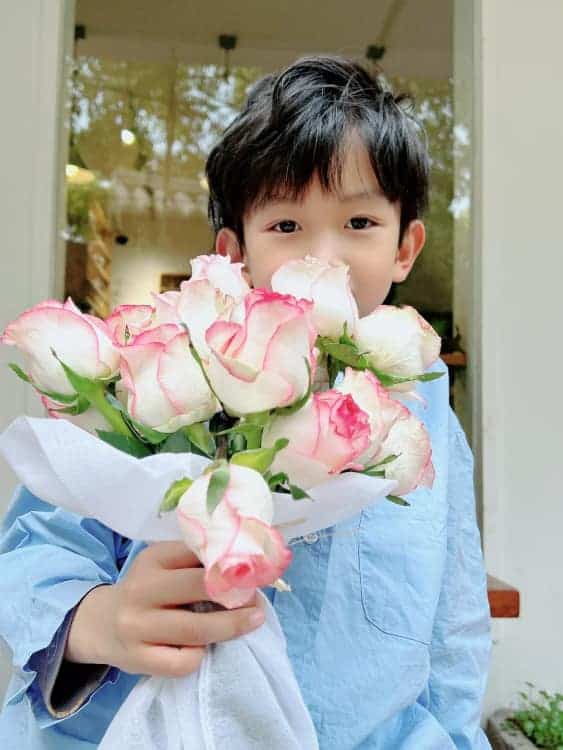 刘亦菲同款小男孩捧花微信头像_3