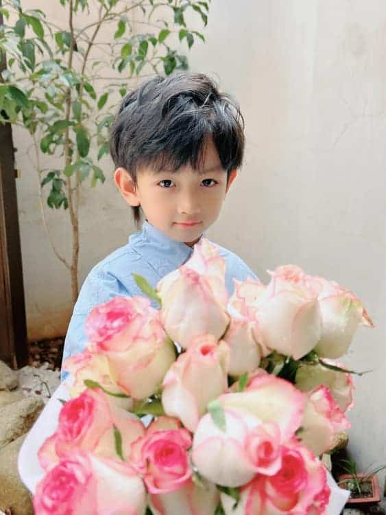 刘亦菲同款小男孩捧花微信头像_5