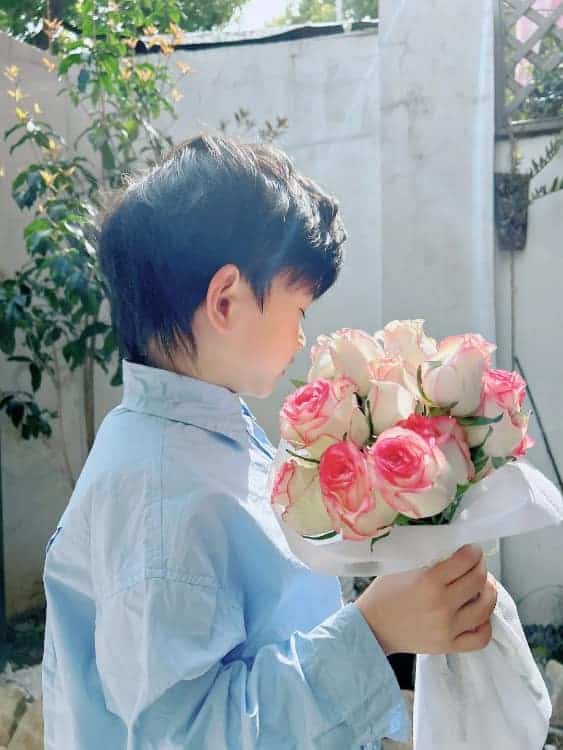 刘亦菲同款小男孩捧花微信头像_9