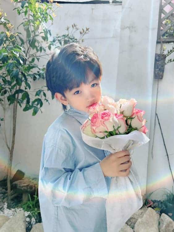 刘亦菲同款小男孩捧花微信头像_10