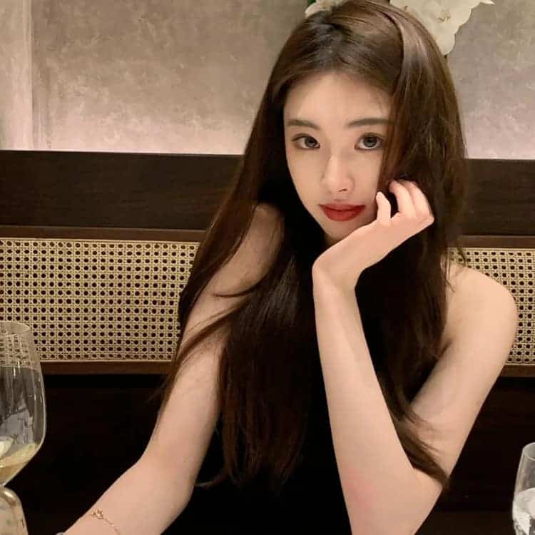 漂亮好看的感性成熟真人女生头像图_5