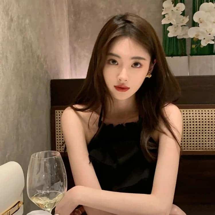 漂亮好看的感性成熟真人女生头像图_7