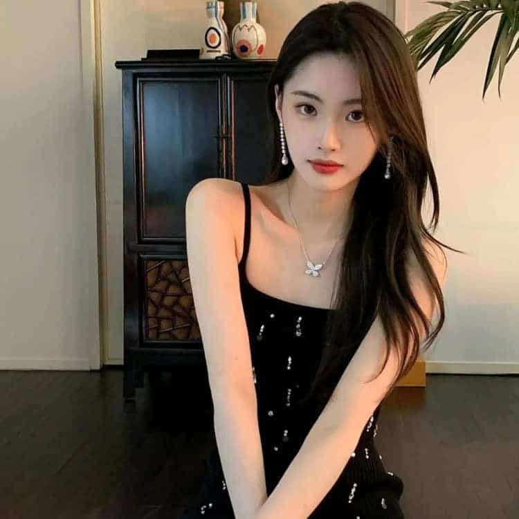 漂亮好看的感性成熟真人女生头像图_9