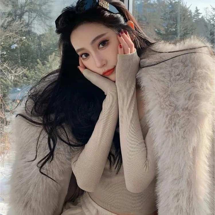 漂亮好看的感性成熟真人女生头像图_10