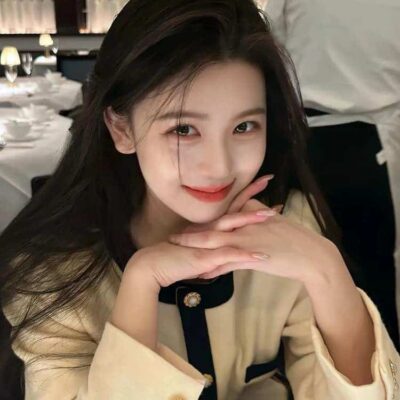 漂亮好看的感性成熟真人女生头像图