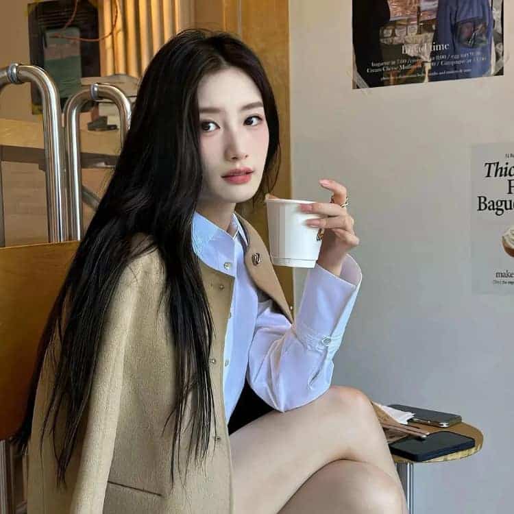漂亮好看的感性成熟真人女生头像图_12