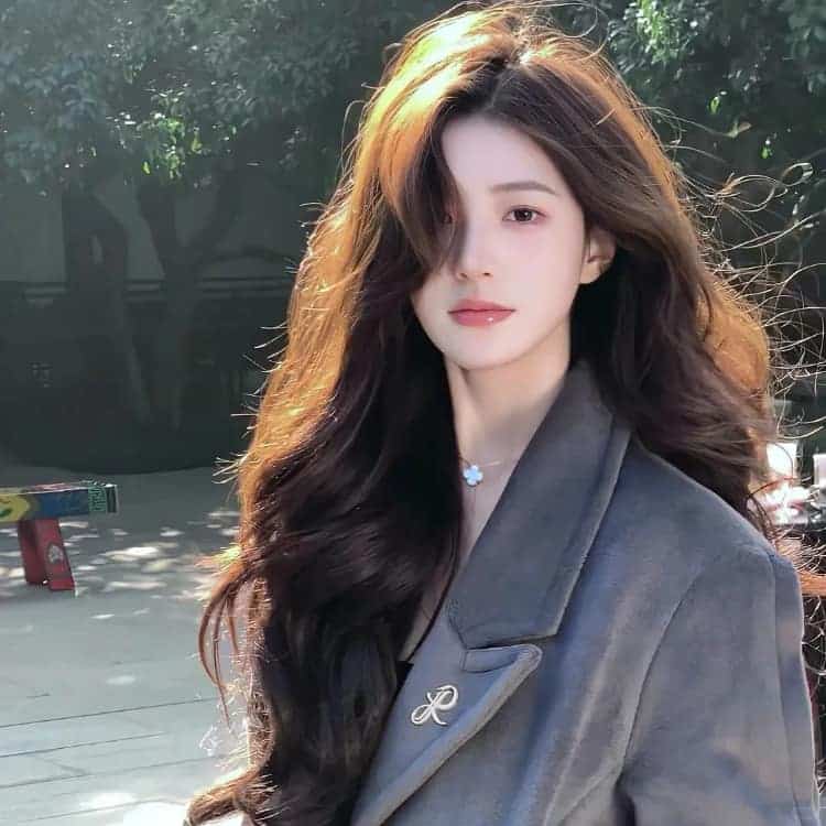 漂亮好看的感性成熟真人女生头像图_14