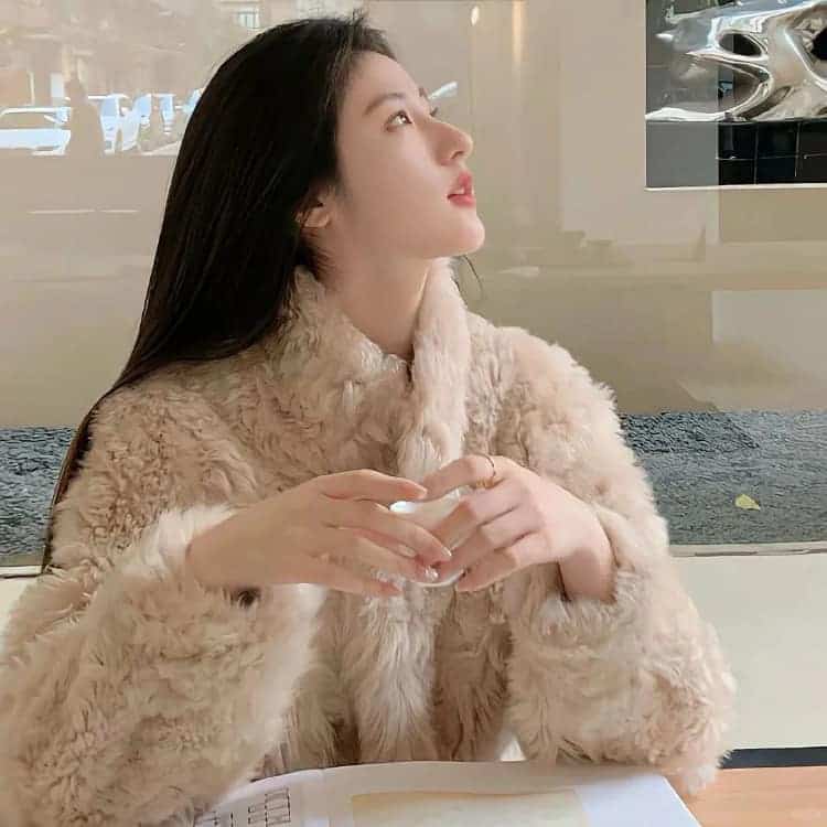 漂亮好看的感性成熟真人女生头像图_15
