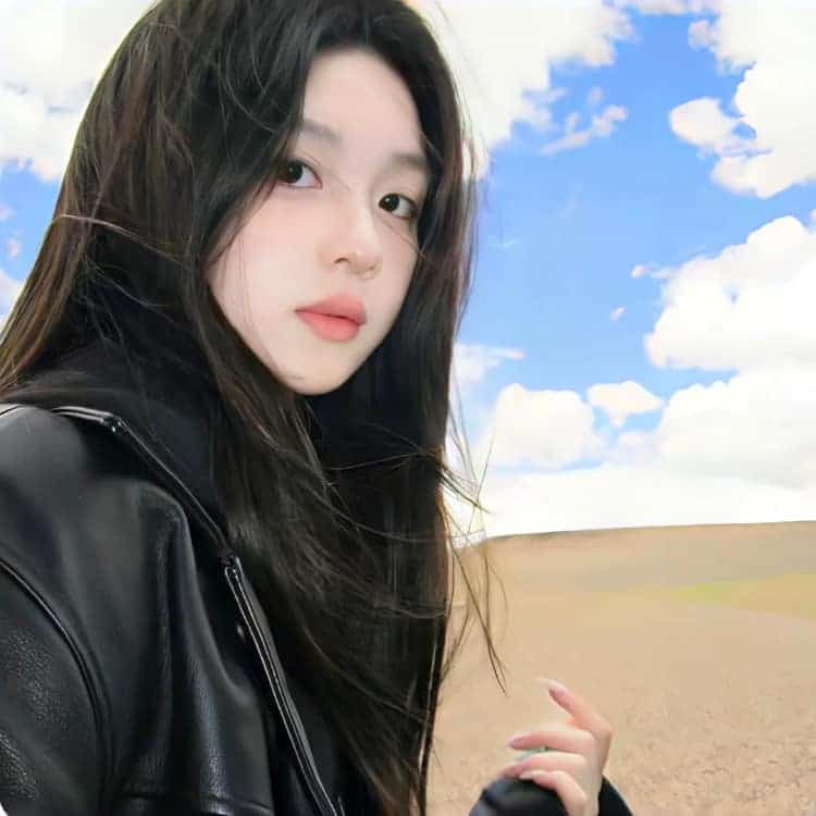 漂亮好看的感性成熟真人女生头像图_17