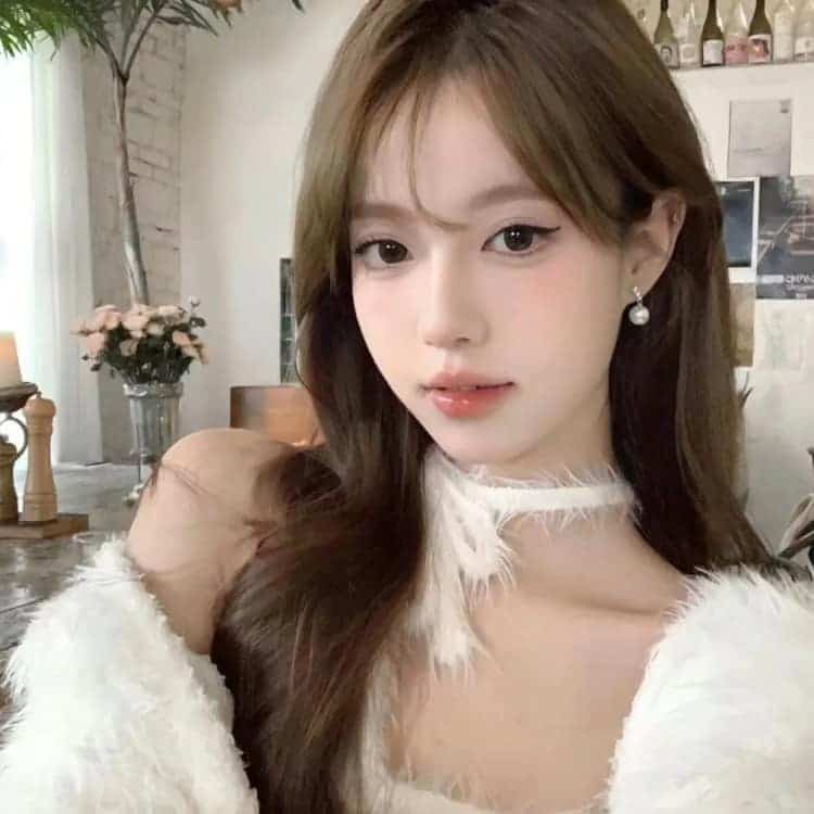 漂亮好看的感性成熟真人女生头像图_20