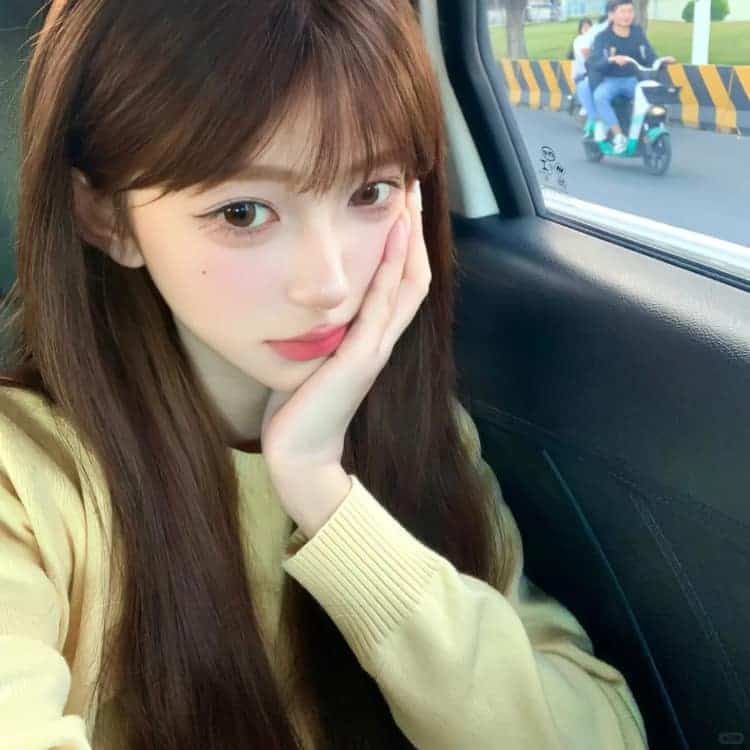 漂亮好看的感性成熟真人女生头像图_22