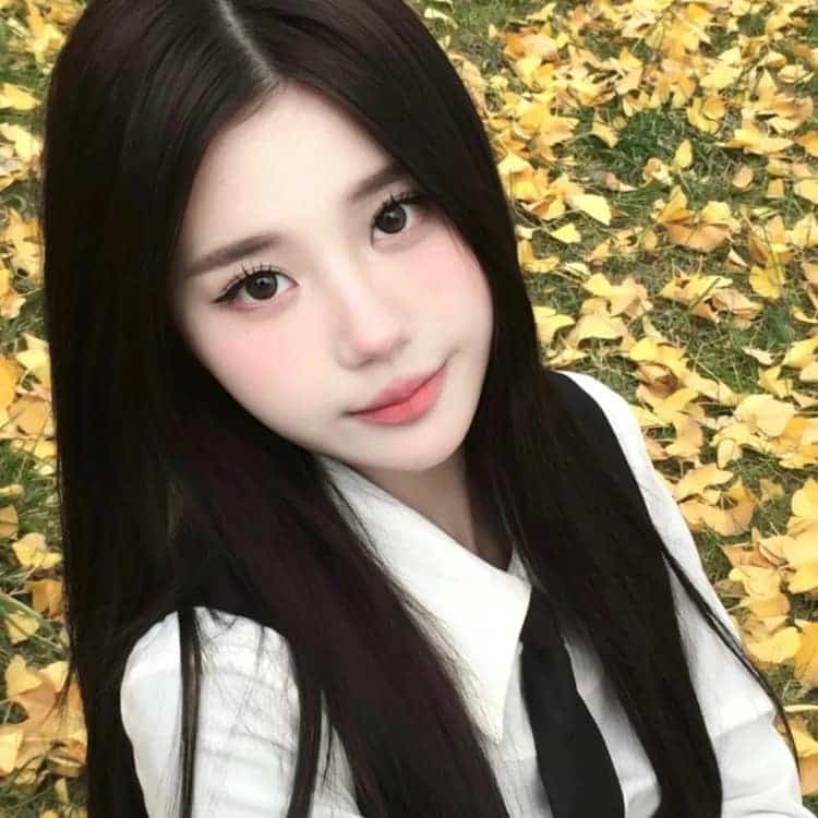 漂亮好看的感性成熟真人女生头像图_24