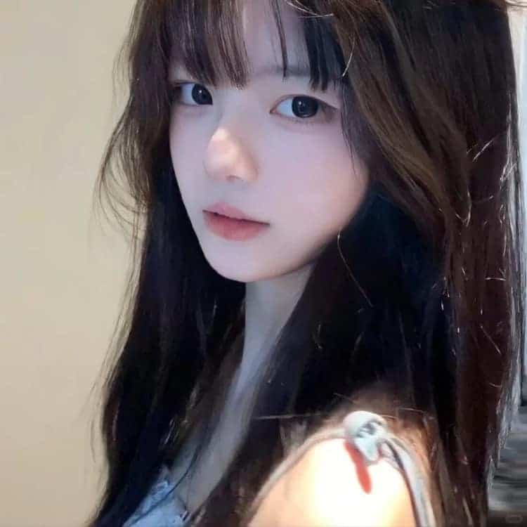 漂亮好看的感性成熟真人女生头像图_26
