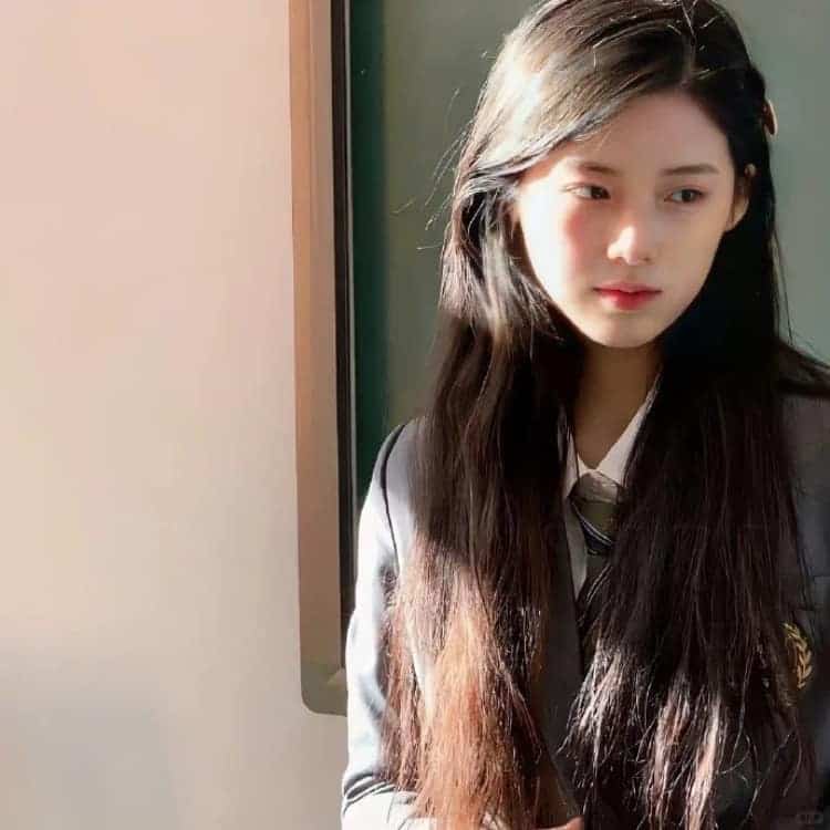 漂亮好看的感性成熟真人女生头像图_27