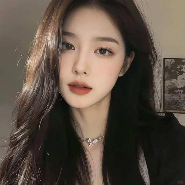 漂亮好看的感性成熟真人女生头像图_28