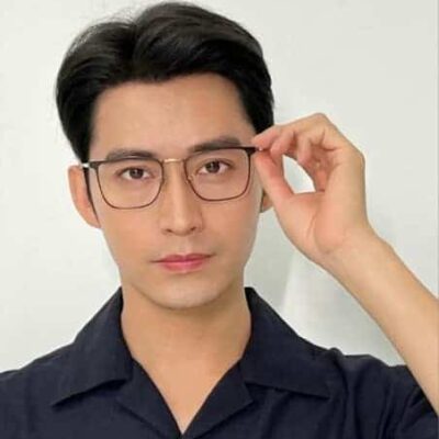 王道铁成熟帅气有安全感的男生头像图