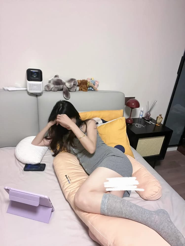 女生夹枕头图片,怎么把自己变成喷泉夹枕头_3
