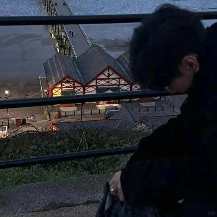 看淡一切释然的真人男生头像_6