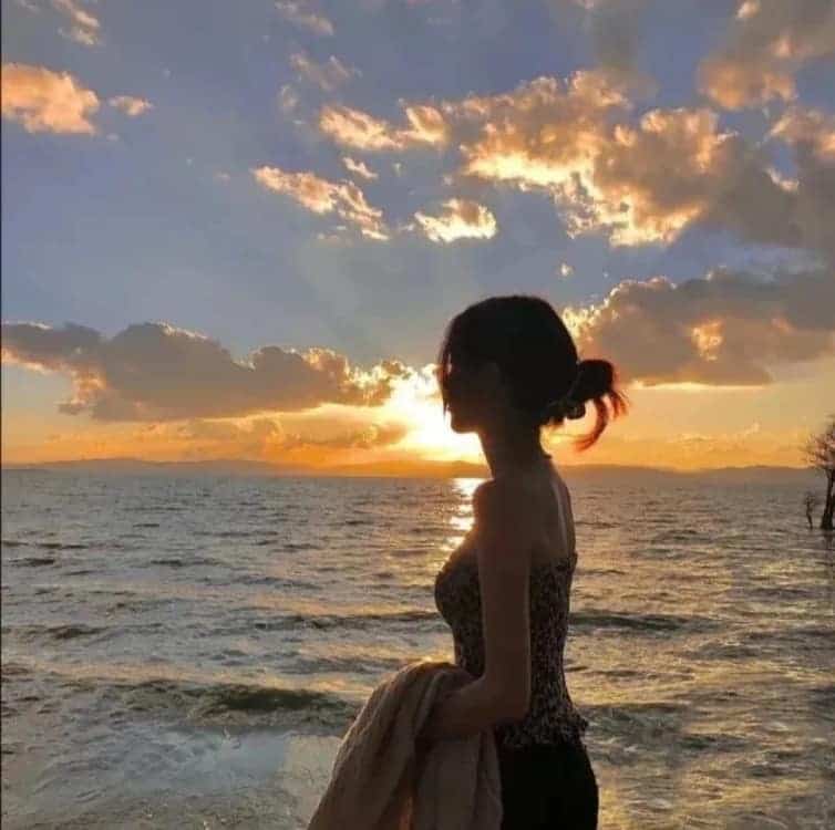 好看有气质感性成熟女生头像_2
