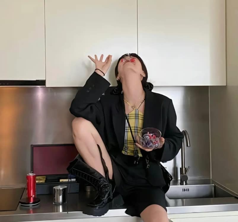 好看有气质感性成熟女生头像_26