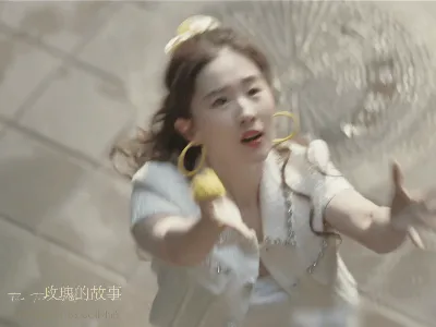 《玫瑰的故事》刘亦菲花裙大波浪动态图_1
