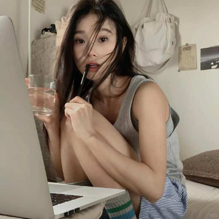 漂亮有气质感性成熟女生头像_1