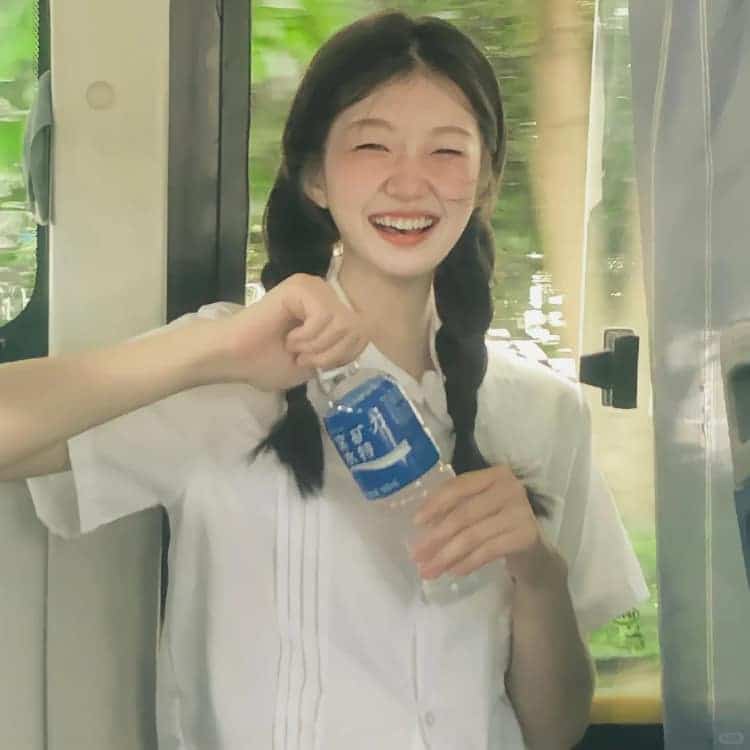漂亮有气质感性成熟女生头像_10