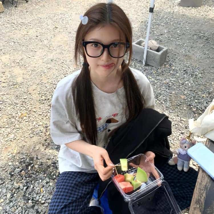 漂亮有气质感性成熟女生头像_11