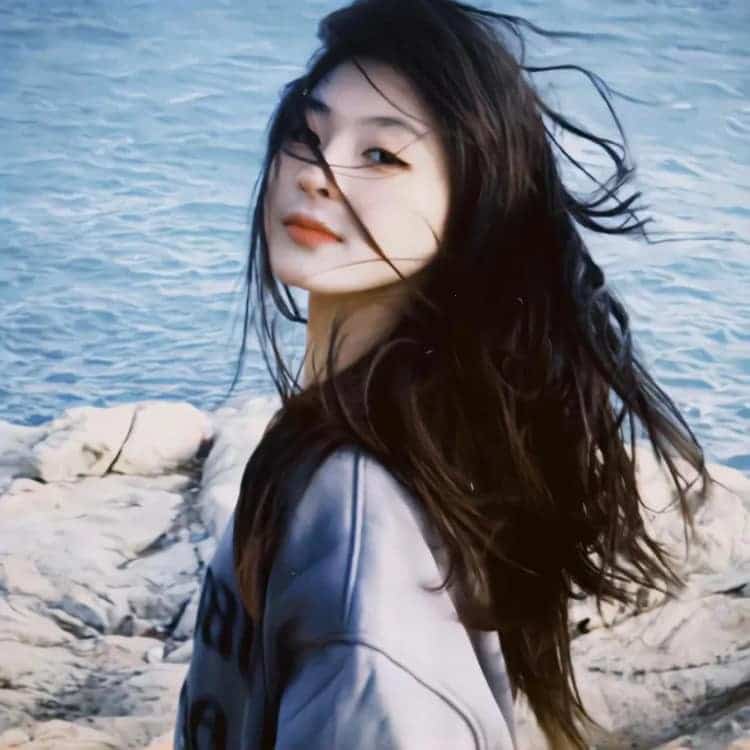 漂亮有气质感性成熟女生头像_21