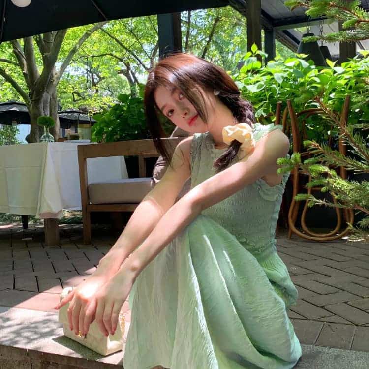 漂亮有气质感性成熟女生头像_22