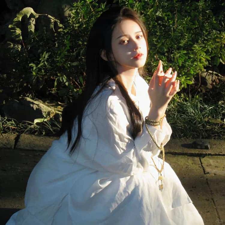漂亮有气质感性成熟女生头像_28
