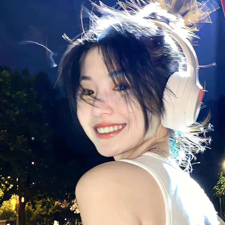 漂亮有气质感性成熟女生头像_30