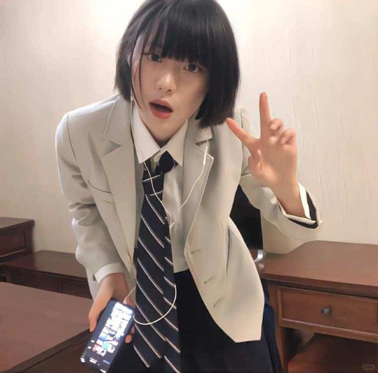 漂亮有气质感性成熟女生头像_31