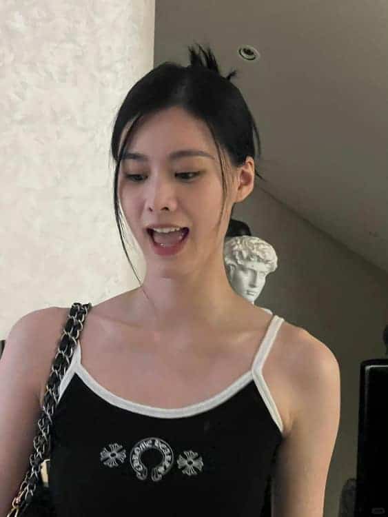 漂亮好看的清冷感短剧女星赵夕汐微信头像_3