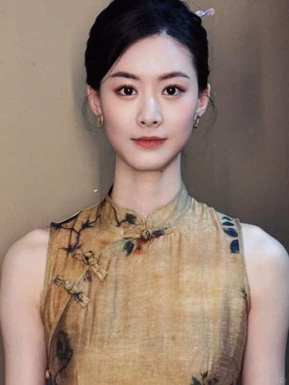 漂亮好看的清冷感短剧女星赵夕汐微信头像_5