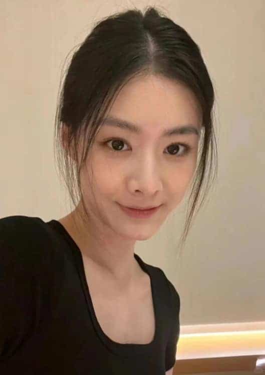 漂亮好看的清冷感短剧女星赵夕汐微信头像_9