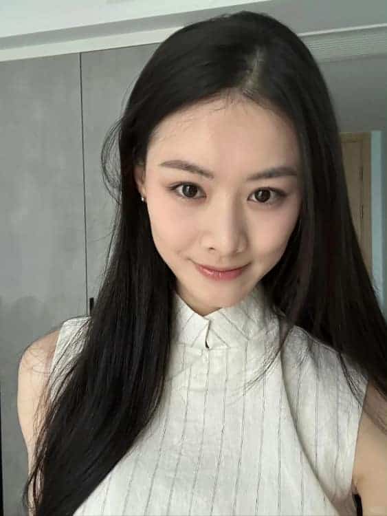 漂亮好看的清冷感短剧女星赵夕汐微信头像_11