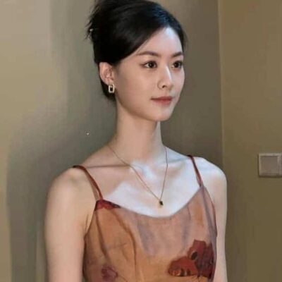 漂亮好看的清冷感短剧女星赵夕汐微信头像