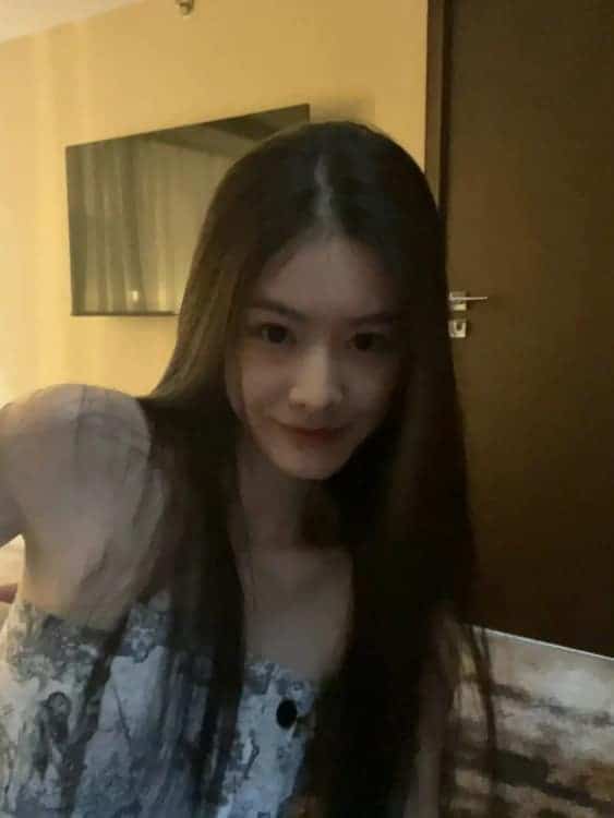 漂亮好看的清冷感短剧女星赵夕汐微信头像_20