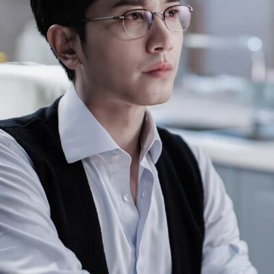 彭冠英的颜值巅峰图片